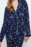 Kadın Moda Şık Gömlek Yaka Boru Paça Uzun Kol Galaksi Desenli Biyeli Viskon Dokuma Pijama Takımı