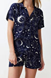 Kadın Viskon Gömlek Yaka Kısa Kol Galaksi Desenli Viskon Dokuma Pijama Takımı