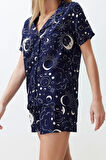 Kadın Viskon Gömlek Yaka Kısa Kol Galaksi Desenli Viskon Dokuma Pijama Takımı