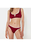 Yeni Dokulu Düşük Bel Hipster Bordo Bralette Dokulu V Telli Biye Detaylı Regular Bikini Takımı