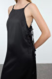 Kadın Moda Midi Boy Halter Yaka Relaxed Pencere Cut Out Detaylı Fiyonklu Saten Dokuma Abiye Elbise