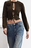 Kadın Moda Şık Crop Bisiklet Yaka Regular Crop Yumuşak Dokulu Gül Ve Fiyonk Detaylı Triko Hırka