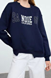 Kadın Relaxed Bisiklet Yaka Düşük Kol Uzun Slogan Baskılı Geniş Kalıp Etek Ucu Örme Sweatshirt