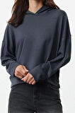 Kadın Kapüşonlu Düşük Kol Dikiş Detaylı Normal Kesim Yumuşak Tuşeli Örme Sweatshirt