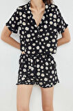 Kadın Moda Şık Gömlek Yaka Boru Paça Kısa Kol Papatya Desenli Fırfırlı Viskon Dokuma Pijama Takımı