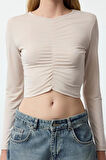 Kadın Super Crop Bisiklet Yaka Slim Kalıp Örme Fitted Vücuda Oturan Büzgü Detaylı Crop Esnek Bluz