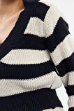 Kadın Moda Şık V Yaka Standart Kol Regular Crop Çizgili Triko Kazak