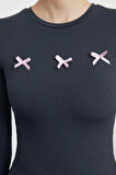 Kadın Moda Şık Üst Giyim Crop Bisiklet Yaka Slim Kalıp Örme Fiyonk Detaylı Kısa Vücuda Oturan Bluz