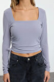 Kadın Moda Şık Crop Kare Yaka Slim Kalıp Örme Büzgü Detaylı Fitted Vücuda Oturan Esnek Bluz