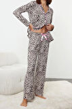 Kadın Boru Paça Uzun Kol Leopar Desenli Kurdele Fiyonklu Biyeli Gömlek Pantolon Pijama Takımı