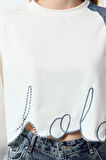Kadın Relaxed Bisiklet Yaka Düşük Kol Crop Denim Garni ve Nakış Crop Kısa Relaxed Örme Sweatshirt