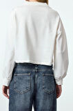 Kadın Relaxed Bisiklet Yaka Düşük Kol Crop Denim Garni ve Nakış Crop Kısa Relaxed Örme Sweatshirt