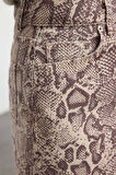 Kadın Moda Stil Mini Astarsız Denim Yılan Desenli Kahverengi Mini Denim Etek