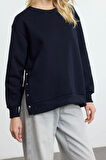 Kadın Relaxed Bisiklet Yaka Düşük Kol Kalın İçi Polarlı Çıtçıt Detaylı Rahat Kesim Örme Sweatshirt