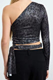 Kadın Moda Şık Crop Asimetrik Yaka Tek Kol Slim Kalıp Örme Leopar Baskılı Bağlama Detaylı Esnek Bluz
