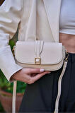 Kadın Minimalist Çapraz Askılı Suni Deri Çanta Günlük ve Şık Kullanım Modern Stil Trend Tasarım