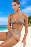 Modern Üçgen Bikini Takımı Esnek Kumaş Şık Detaylı Ergonomik Kesim Özel Tasarım Premium Kalite