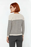 Kadınların Kış Gardırobu İçin Konforlu Akrilik Gri Çizgili Bisiklet Yaka Triko Kazak Kaliteli