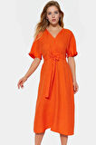 Nefes Alan Polyester Midi Elbise A Kesim V Yaka Kuşak Detayı Özenle Seçilmiş Rahat Kullanım