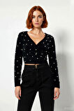 Kadın V Yaka Siyah Tüylü İşlemeli İnci Detaylı Kruvaze Kesim Super Crop Triko Kazak Kış Şıklığı