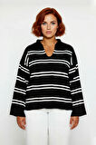 Kadın Triko Çizgili Polo Yaka Kazak Relaxed Kesimiyle Konforlu Ve Şık Bir Kış Kombini Yaratır