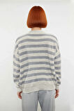 Kadın Oversize Kesim Bej Gri Çizgili Bisiklet Yaka Akrilik Triko Kazak Kışlık Konforu Kaliteli