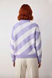 Kadın Relaxed Kesim Mor Çizgili Triko Kazak Düşük Kol Bisiklet Yaka Kış Sezonu Günlük Stil İçin.