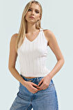 Yazlık Triko Bluz Polo Yaka Crop Fitted Kalıp %100 Polyester Profesyonel Görünüm
