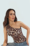 Asimetrik Yaka Kolsuz Bluz %88 Polyester %12 Elastan Çok Leopar Desen Premium Kalite