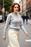 Kadın İnci Detaylı Regular Kalıp Bisiklet Yaka Triko Kazak Günlük Kombinleriniz İçin İdeal Tercih