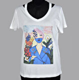 Kadın Ekru Mask Baskılı Özel Tasarım Limited Edition V Yaka Cut Out Detaylı Modal Pamuk T-shirt