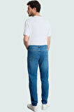 Erkek Günlük Denim Kot Pantolon Pamuk Comfort Kumaş Essential Fit Boru Paça Modern Tasarım