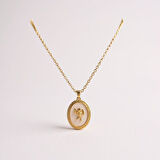 Melek Figürlü Oval Kolye – Altın Renk Zincirli Zarif Tasarım Takı