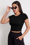 Kadın Siyah Modern Fit Yuvarlak Yaka Yarım Kol Crop Top Bluz