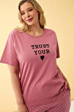 Moda Kadın Somon "Trust Your Heart" Yazılı Büyük Beden Pijama Takımı