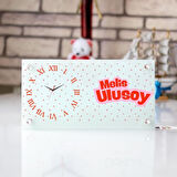 Çilek Desenli Kişiye Özel Cam Masa Saati – İsim Yazılı Masaüstü Dekor Saat