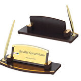 Kurumsal Firmalara Özel Logolu Ahşap ve Metal Kalemli Masa İsimliği – Kişiye Özel Ofis Hediyesi