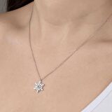 Swarovski Taşlı Gümüş Kartanesi Bayan Kolye