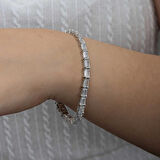 Gümüş Beyaz Taşlı Su Yolu Kadın Bileklik