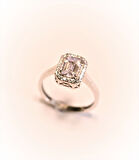 Altın Baget Taşlı Yüzük