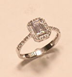 Beyaz Altın Baget Taşlı Yüzük