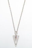 Sallantılı Üçgen Düz Zincir Kolye