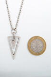 Sallantılı Üçgen Düz Zincir Kolye