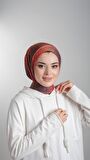 Kırmızı Pratik Hazır Geçmeli Tesettür Bone Sandy Kumaş Batik Desenli 2101D_31
