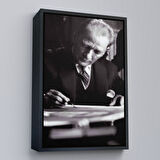 Beyaz Çerçeveli Atatürk Portre Tablosu Mustafa Kemal Atatürk Dikdörtgen Dekoratif Kanvas Tablo