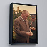 Beyaz Çerçeveli Atatürk Portre Tablosu Mustafa Kemal Atatürk Dikdörtgen Dekoratif Kanvas Tablo