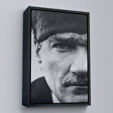 Beyaz Çerçeveli Atatürk Portre Tablosu Mustafa Kemal Atatürk Dikdörtgen Dekoratif Kanvas Tablo