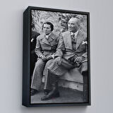 Beyaz Çerçeveli Atatürk Portre Tablosu Mustafa Kemal Atatürk Dikdörtgen Dekoratif Kanvas Tablo