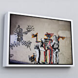 Siyah Çerçeveli Bansky Grafitiyi Arayan Polisler Kanvas Tablo