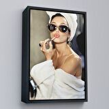 Beyaz Çerçeveli Audrey Hepburn Kanvas Tablo